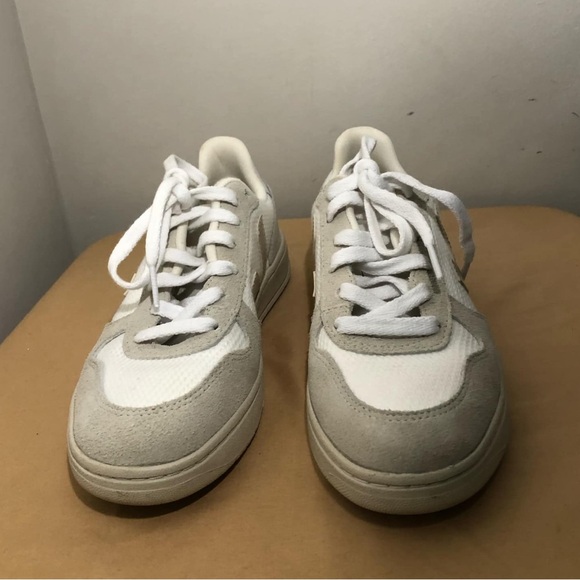 Veja V-10 Women’s Sneakers - Picture 8 of 9